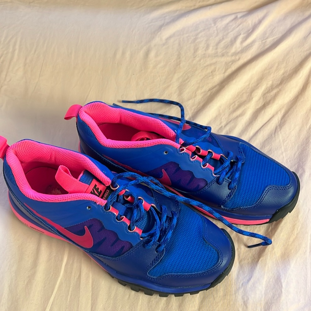 Nike sport shoes